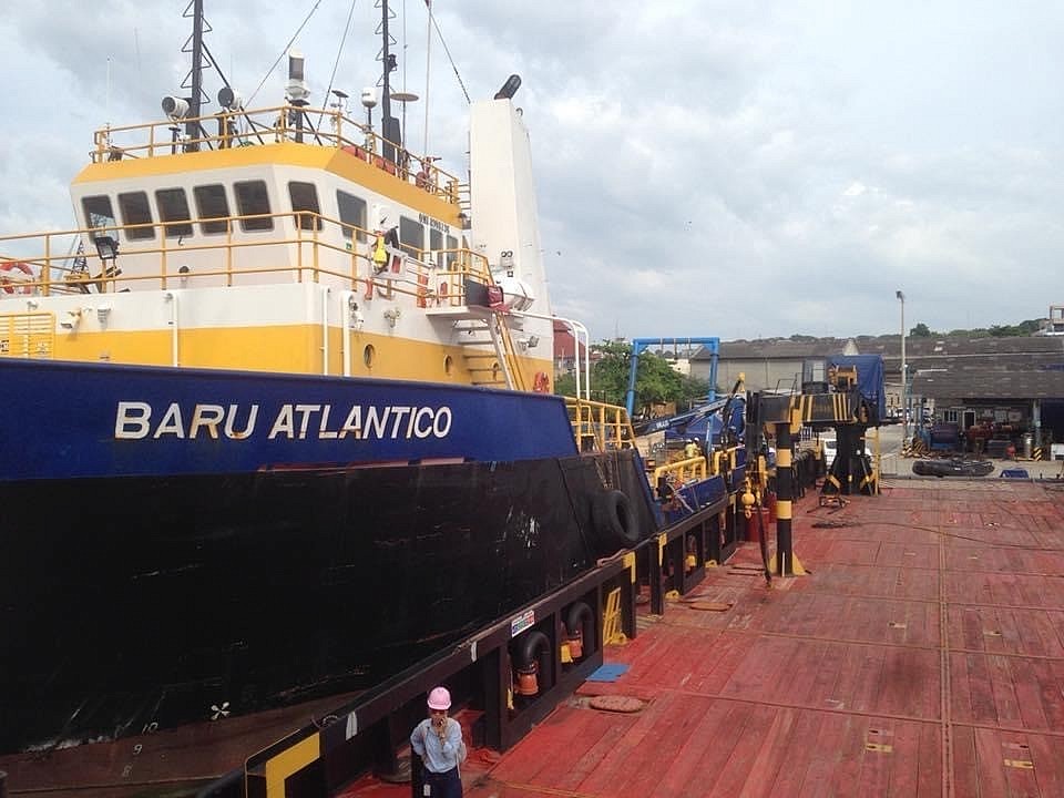 Los entornos marítimos pueden ser increíblemente duros, exponiendo los barcos y otras embarcaciones a una variedad de elementos corrosivos como el agua salada, la humedad y los cambios de temperatura. Proteger estas superficies es esencial para evitar la corrosión y más daños que puedan comprometer la seguridad e integridad del buque o de la estructura. Los recubrimientos de nanotecnología NanoTech ofrecen una solución efectiva para proteger las superficies marinas.